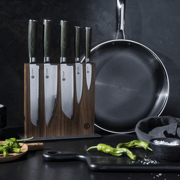 Hexclad stekepanner og Hexclad grytesett, Hexclad wok, anbefalt av Gordon Ramsay. Vi er Hexclad Norge og fører Hexclad stekepanne og Hexclad gryter.